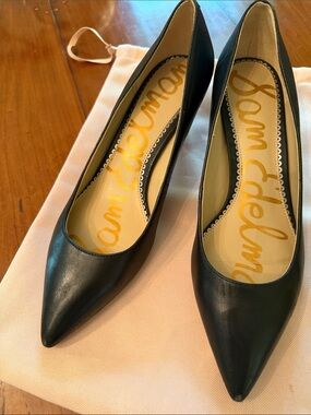 Sam Edelman Black Pointed-Toe Leather Pumps